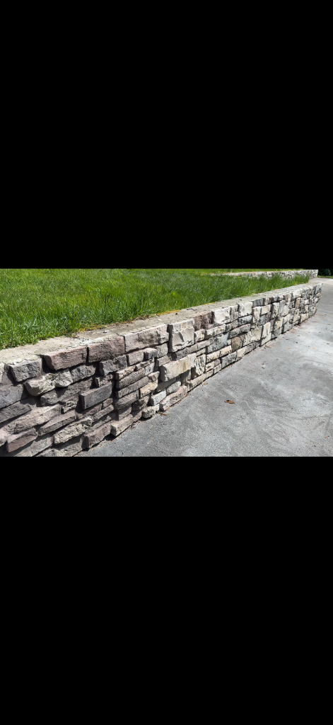 Natural stone retaining wall by DNT Masonry